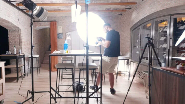 Ángel de Capto.studio realizando una sesión en María de la O