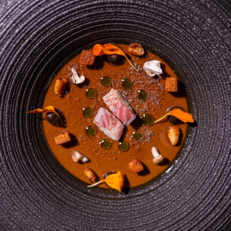 Foie en texturas con mole de Juan Aceituno en Restaurante Dama Juana