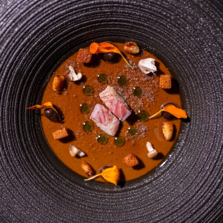 Foie en texturas con mole de Juan Aceituno en Restaurante Dama Juana