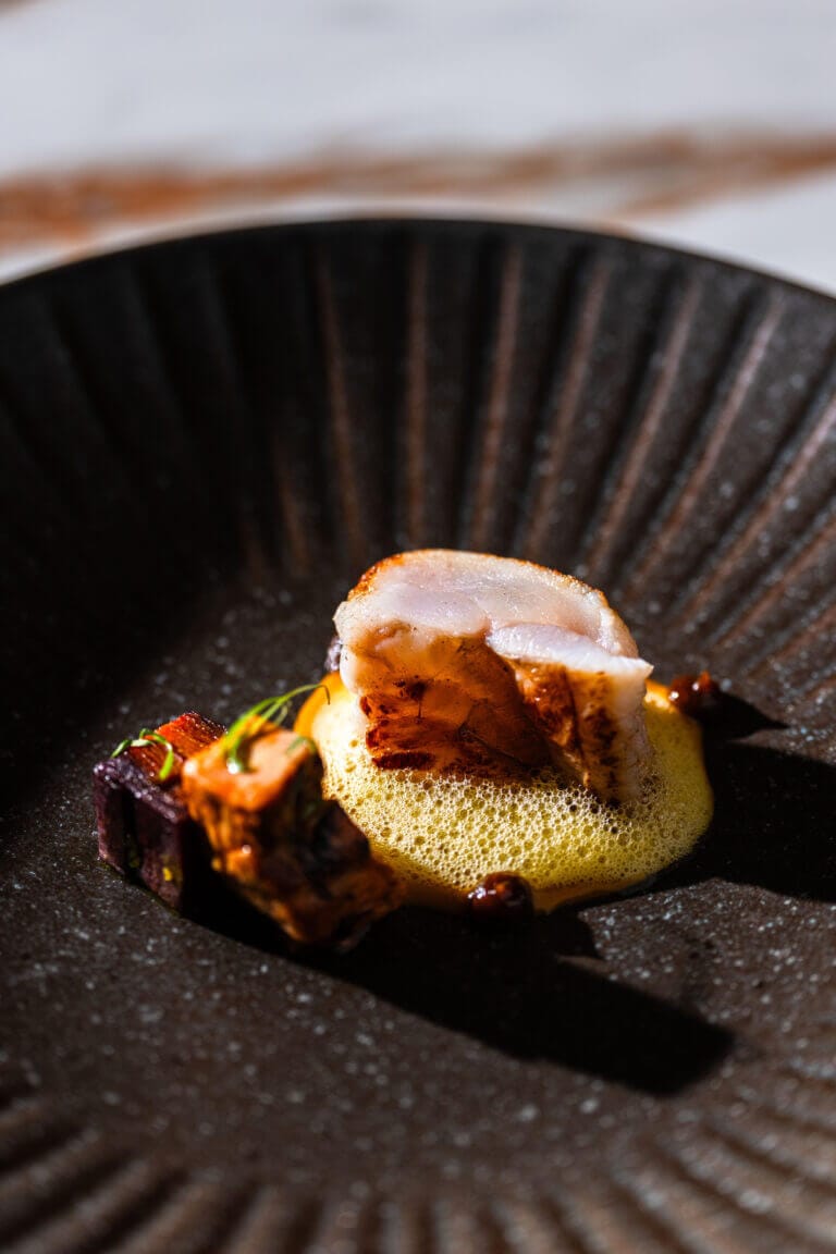 Rape sobre espuma e hígado de Chechu para Restaurante María de la O