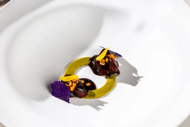 Mollejas con trigo y crujiente de Chechu para Restaurante María de la O