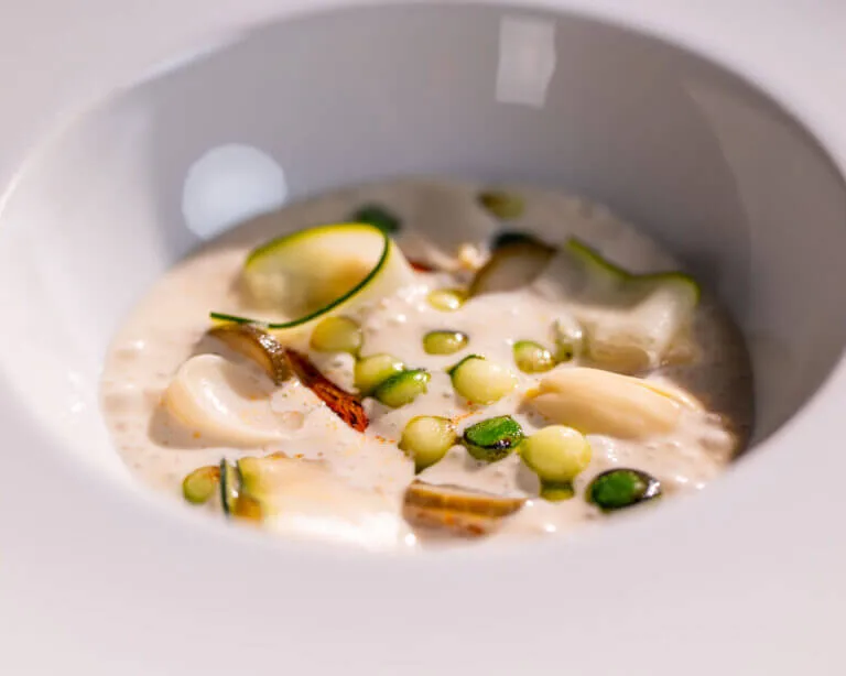 Ensalada de calabacín, almendras tiernas y salmonete de Pedro Aguilera en Mesón Sabor Andaluz